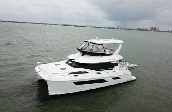 Sea Ray L590 (2016)